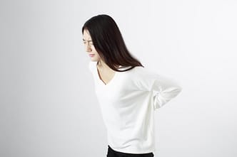 back pain a person with the arms crossed